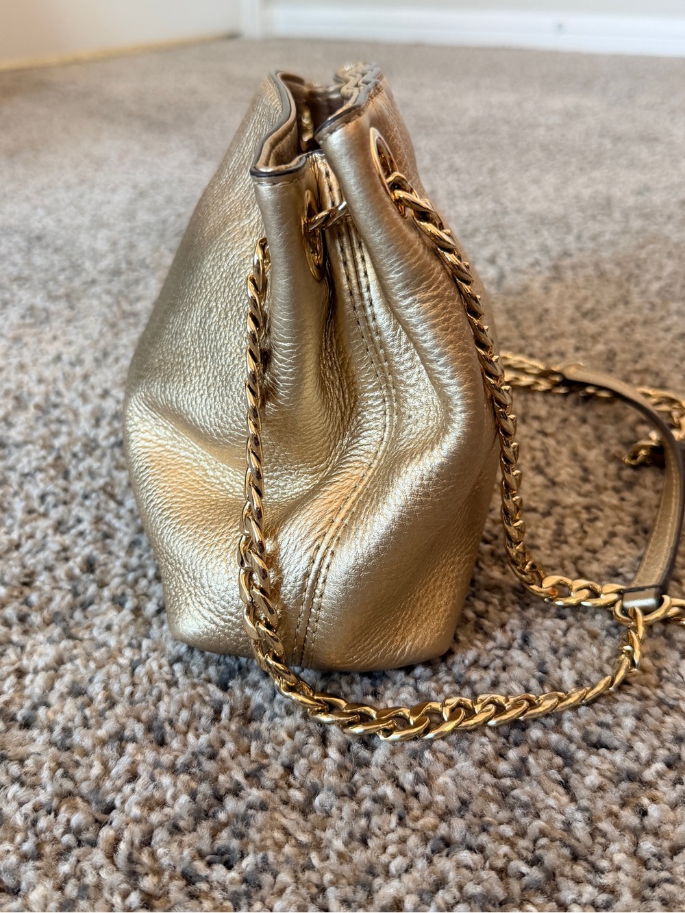 Michael Kors Metallic Gold Leather Shoulder Bag with Chain Straps - Picture 2 of 8